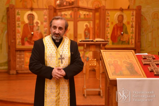  отець Тадеос Ґеворґян, настоятель катедри  Вірменської Апостольської Церкви