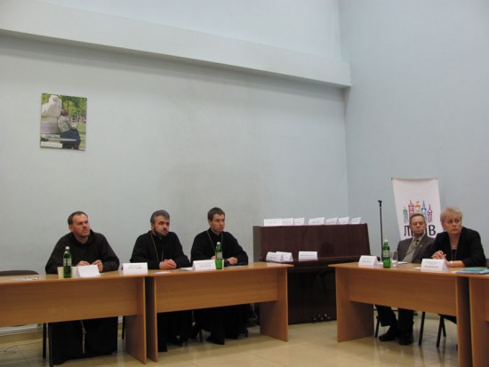Представники духовенства на круглому столі у Дніпропетровську