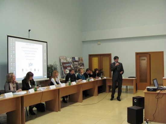 Круглий стіл «Міжсекторальне партнерство задля вирішення потреб місцевих громад» у Дніпропетровську